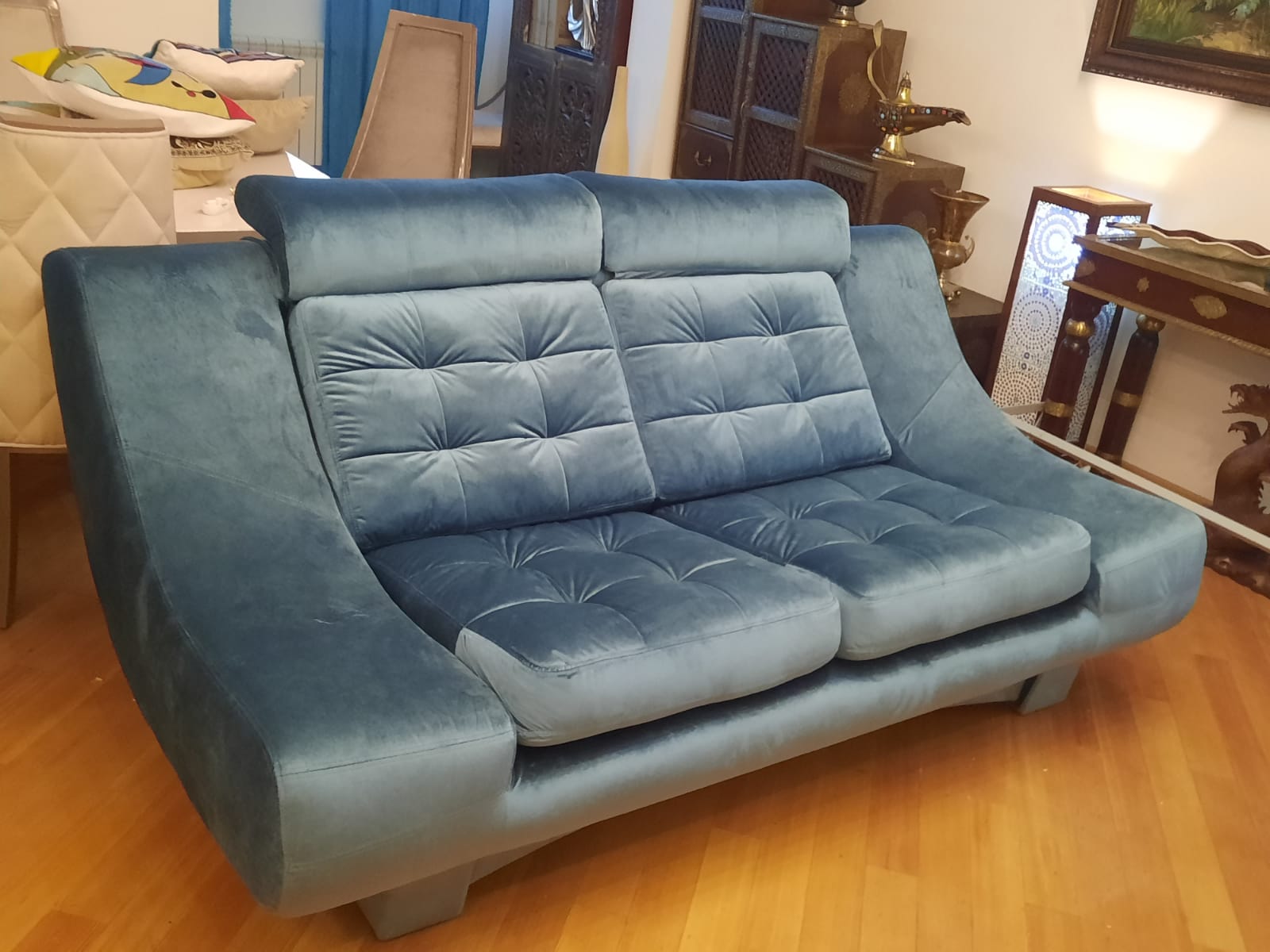 Обивка дивана на дому. Балтийская