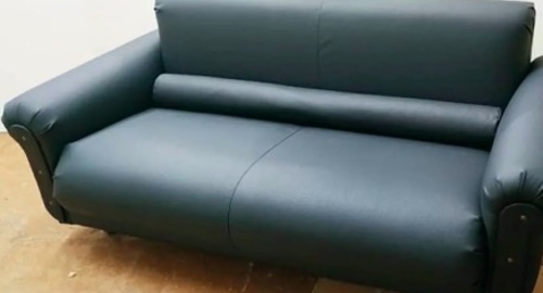 Обивка дивана на дому. Балтийская