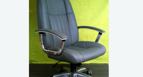 Перетяжка офисного кресла кожей. Балтийская